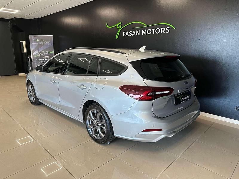 Usata Ford Focus ST-Line 125 CV (91 kW) 2023 Moondust silver Station wagon
