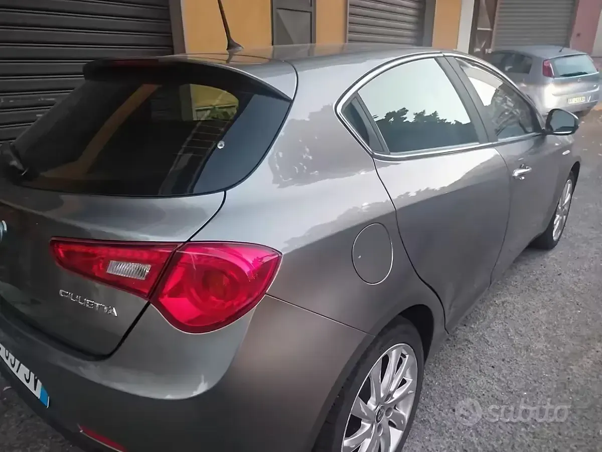 Usata Alfa Romeo Giulietta 120 CV (88 kW) 2016 Grigio Utilitaria