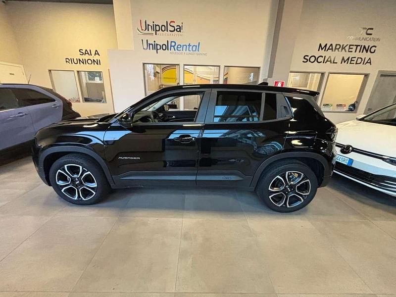 Begagnad Jeep Avenger Summit 101 HK (74 kW) 2024 Svart SUV
