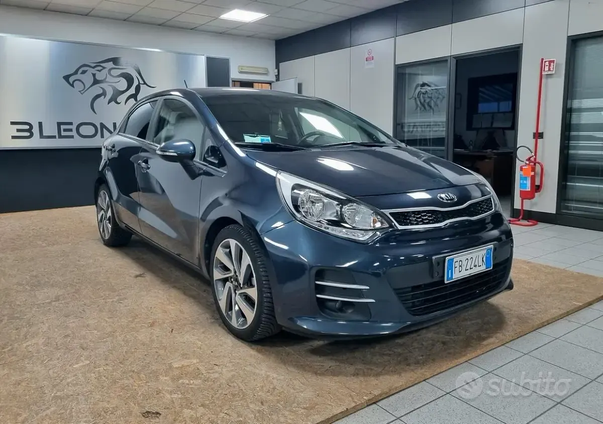 Usata Kia Rio 90 CV (66 kW) 2015 Grigio Berlina