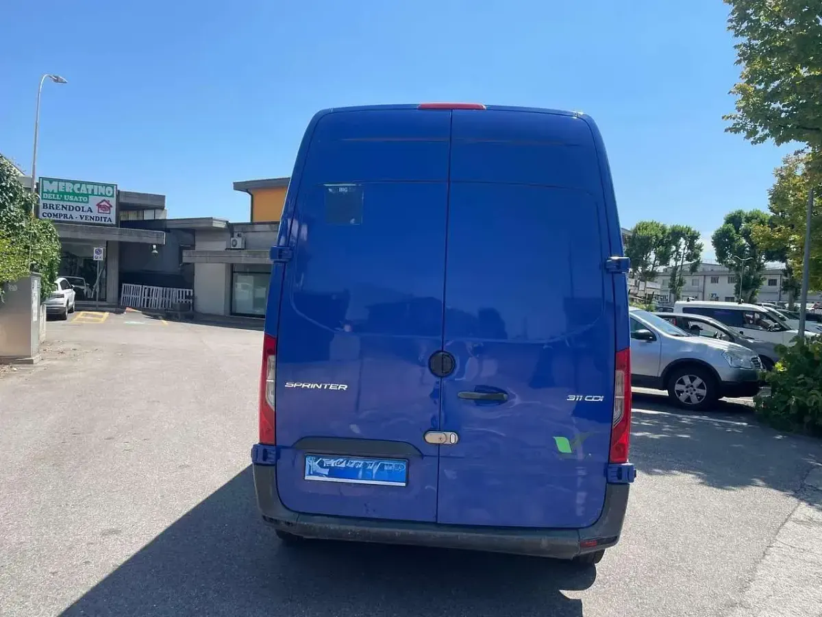 Usata Mercedes Sprinter 114 CV (83 kW) 2020 Blu/azzurro Furgone