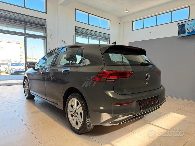 Usata VW Golf VIII Style 116 CV (85 kW) 2022 Grigio Berlina