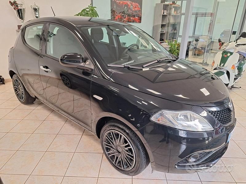 Usata Lancia Ypsilon S 69 CV (50 kW) 2021 Blu Utilitaria