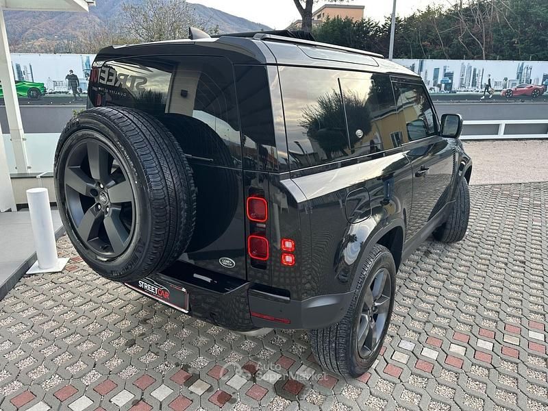 Käytetty Land Rover Defender HSE Dynamic 200 HP (147 kW) 2022 Musta Katumaasturi
