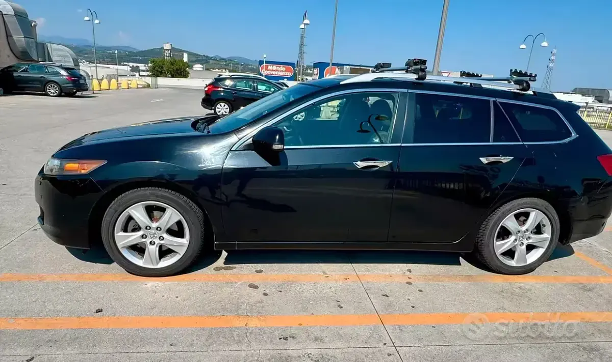 Usata Honda Accord 150 CV (110 kW) 2010 Nero Station wagon