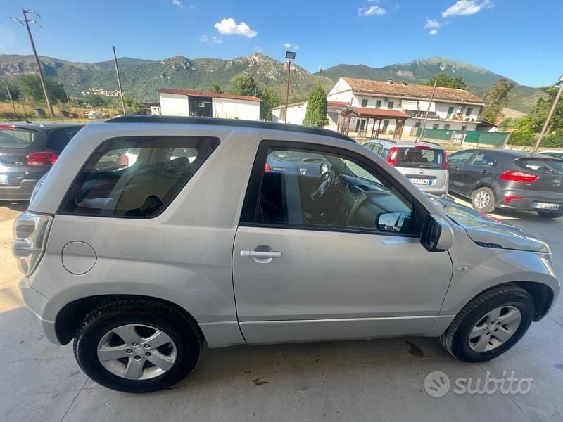 Usata Suzuki Grand Vitara 106 CV (77 kW) 2006 Argento SUV