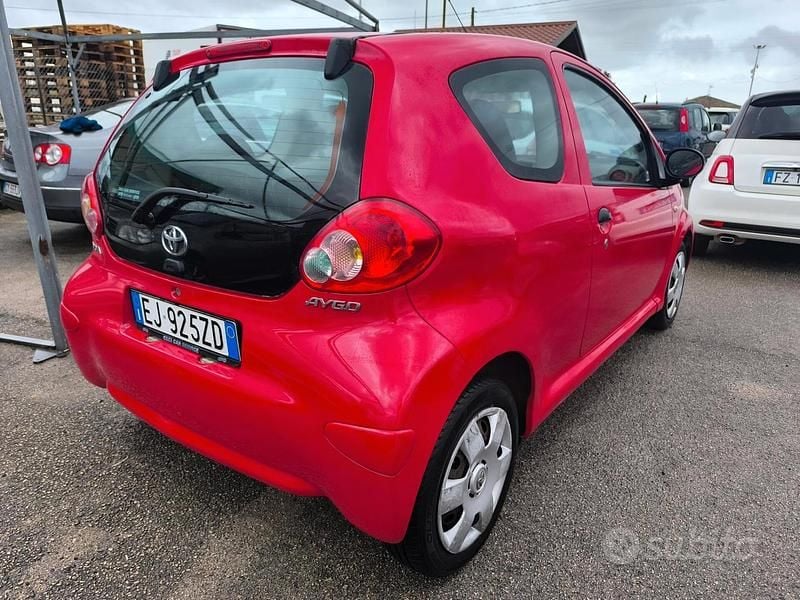 Usata Toyota Aygo 67 CV (49 kW) 2008 Rosso Utilitaria