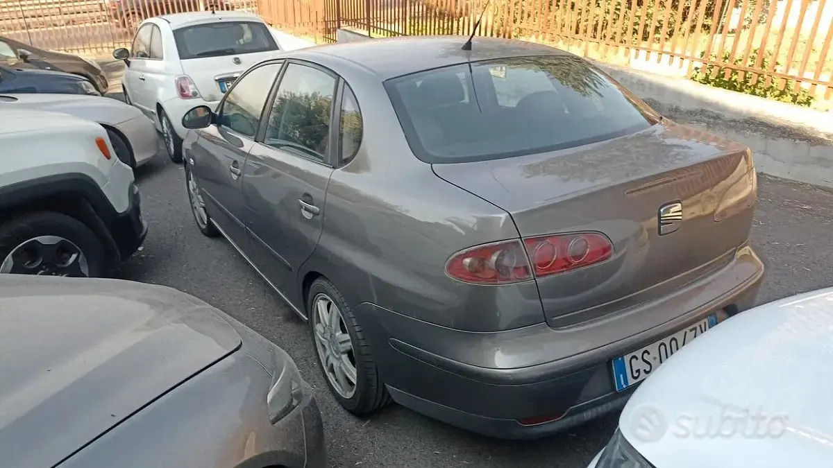 Usata Seat Cordoba Sport 130 CV (95 kW) 2004 Grigio Berlina