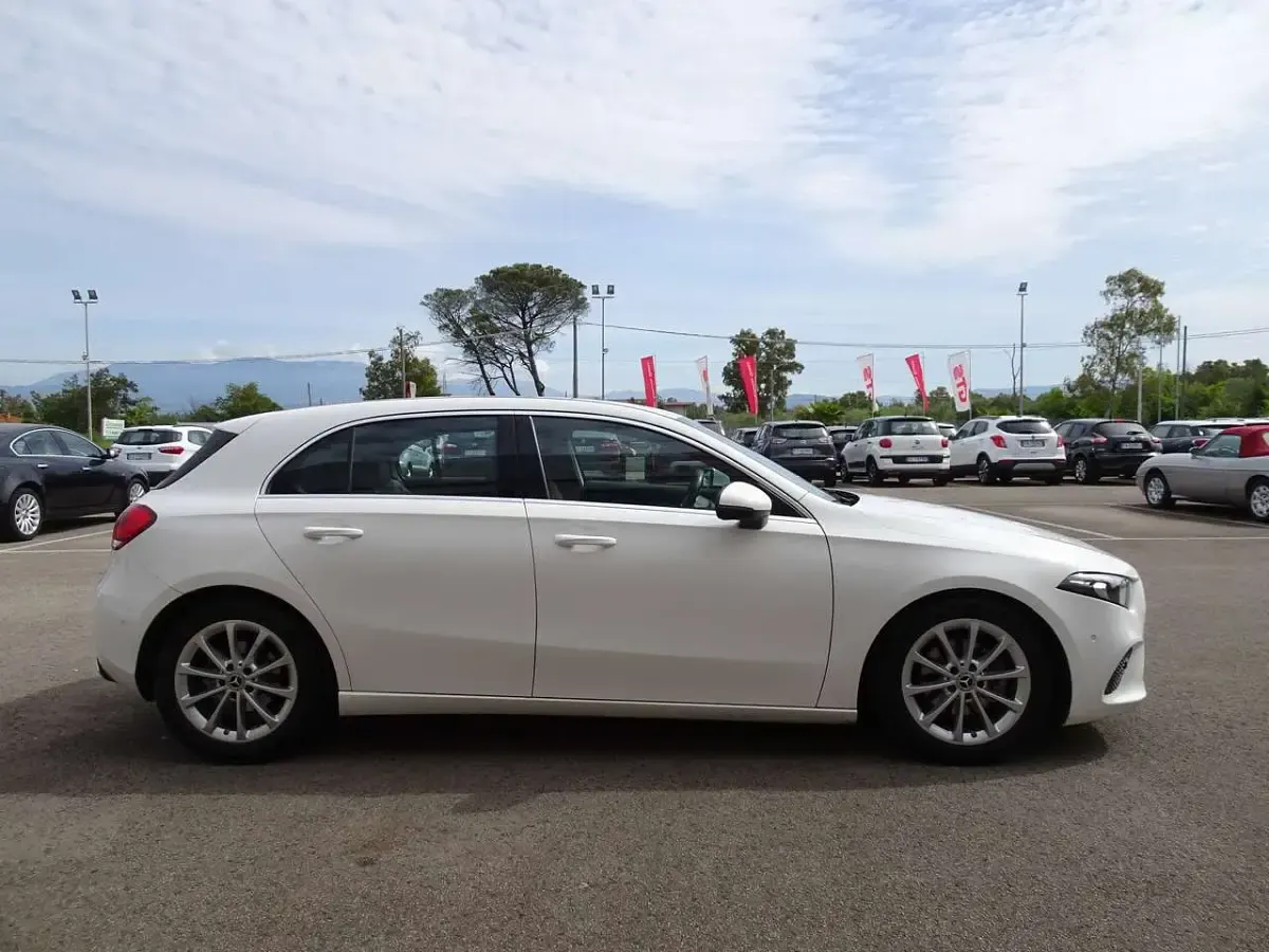 Usata Mercedes A180 Business 136 CV (100 kW) 2020 Bianco Berlina