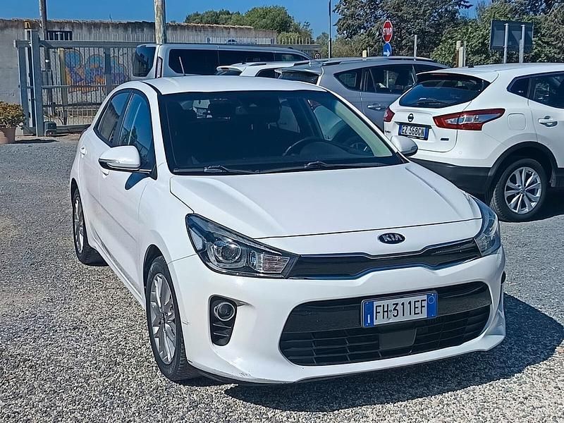 Usata Kia Rio 100 CV (73 kW) 2017 Bianco Berlina