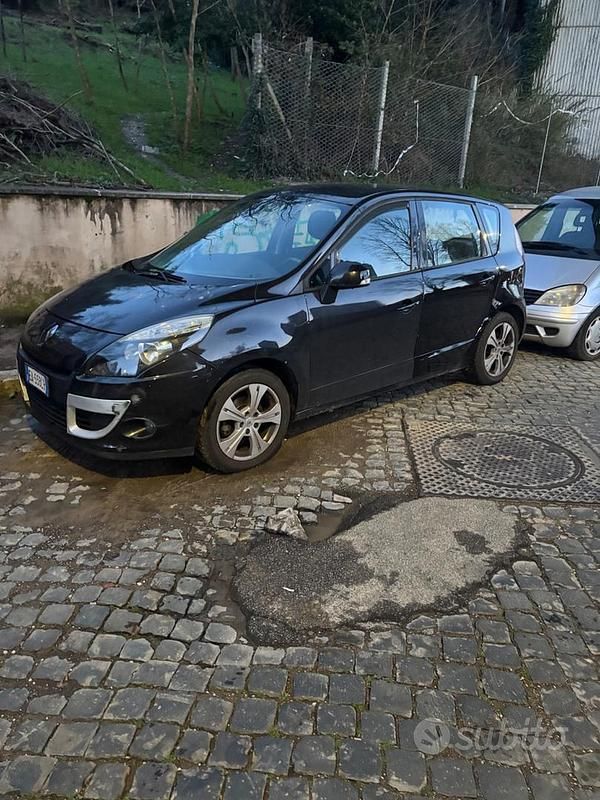 Usata Renault Scénic III 110 CV (80 kW) 2010 Nero Monovolume