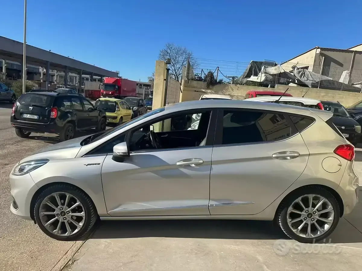 Usata Ford Fiesta Vignale 85 CV (62 kW) 2018 Grigio Utilitaria