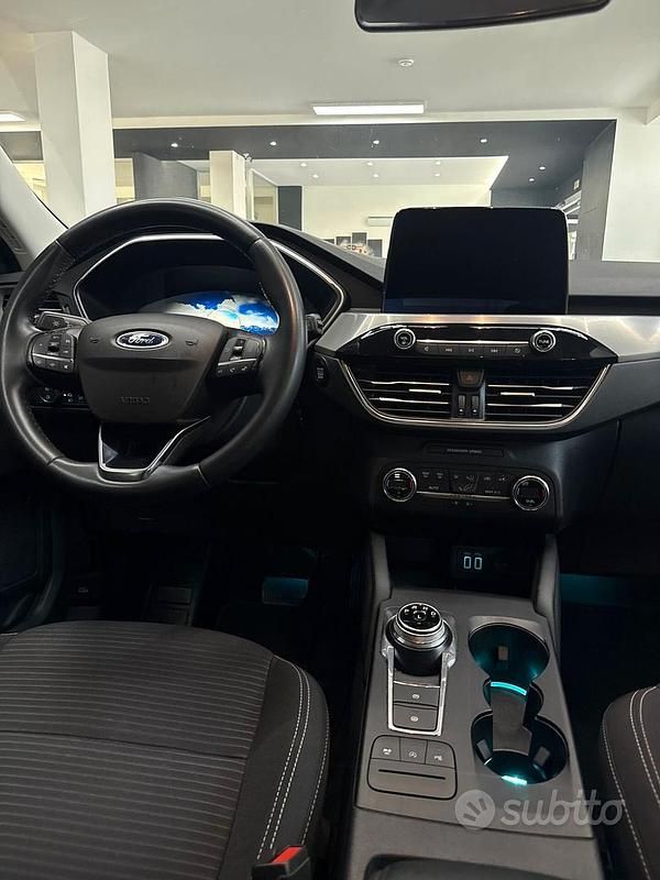 Gebraucht Ford Kuga Titanium 150 PS (110 kW) 2022 Grau SUV
