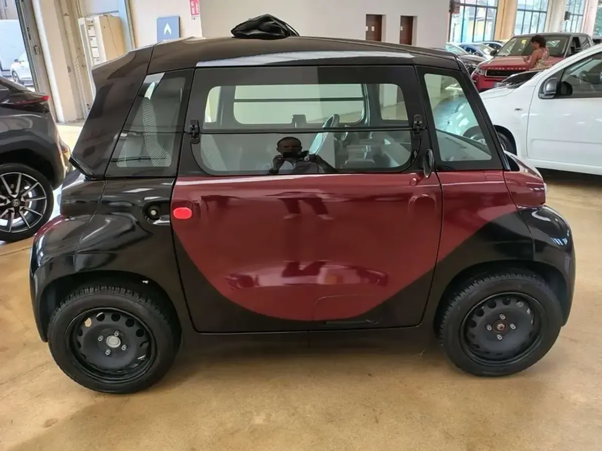 Usata Citroën AMI 2024 Charlestone viola nera Berlina