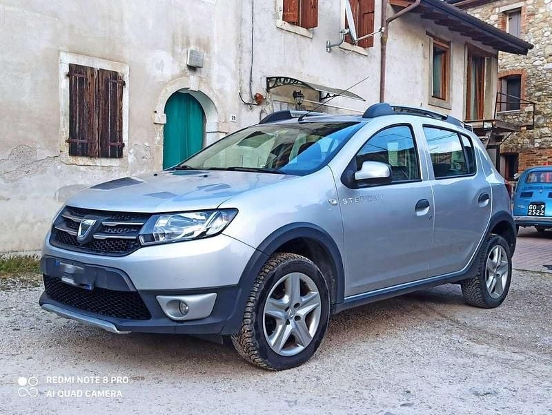 Usata Dacia Sandero Prestige 90 CV (66 kW) 2013 Argento Berlina