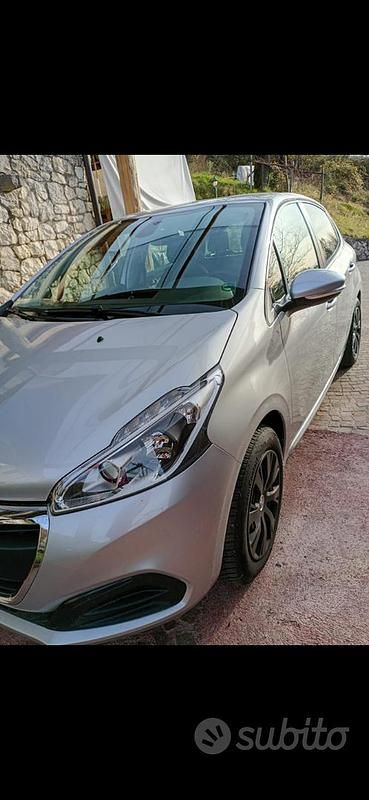 Grigio Usata 2018 Peugeot 2008 SUV | 8000 € (Super prezzo) - Immagine 1/4