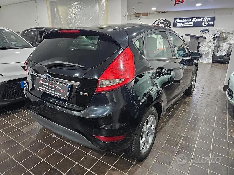 Usata Ford Fiesta Titanium 70 CV (51 kW) 2010 Nero metallizzato Utilitaria