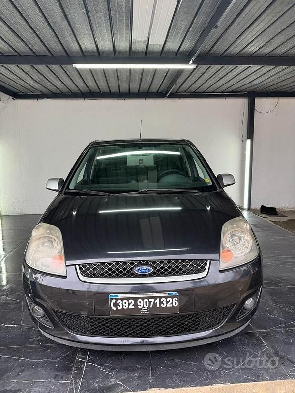 Usata Ford Fiesta Ghia 67 CV (49 kW) 2008 Nero Utilitaria