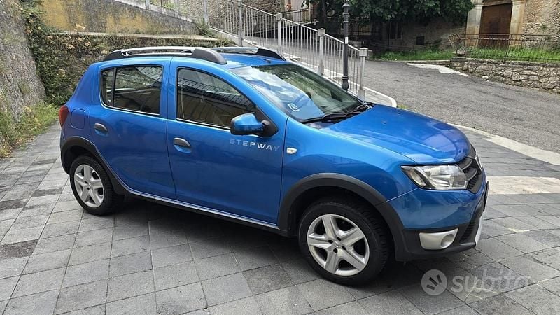 Usata Dacia Sandero 90 CV (66 kW) 2015 Blu Utilitaria