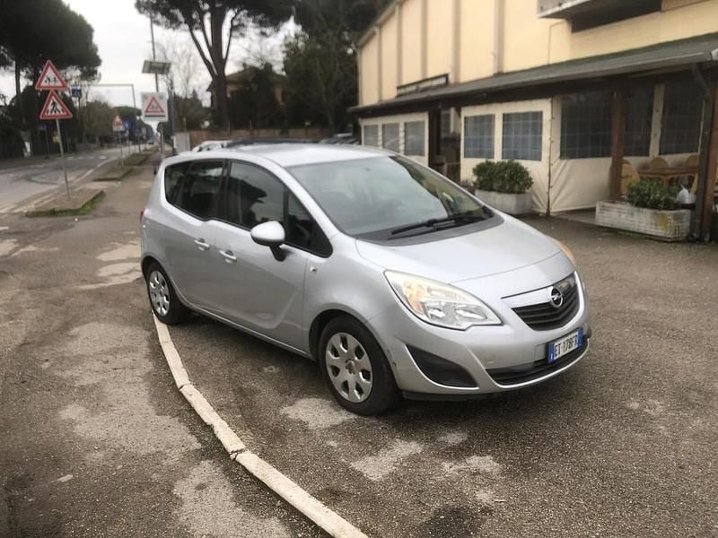 Usata Opel Meriva 100 CV (73 kW) 2014 Argento Monovolume