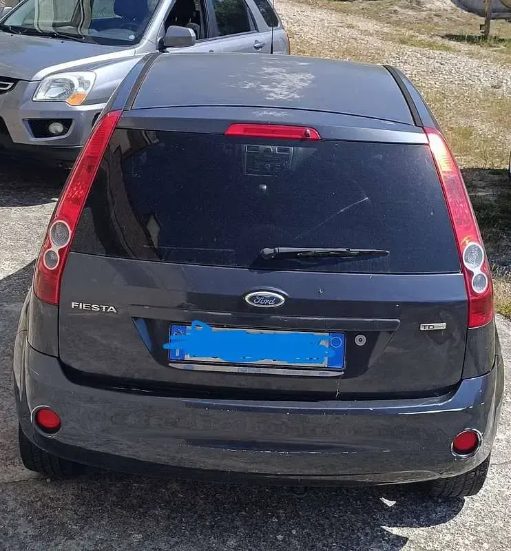 Usata Ford Fiesta Titanium 68 CV (50 kW) 2007 Grigio Utilitaria