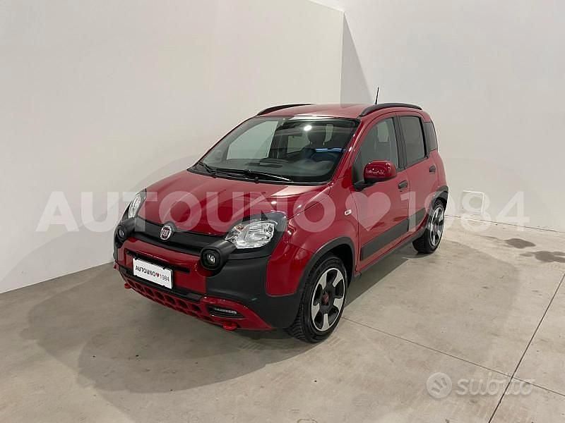 Usata Fiat Panda Cross Cross 69 CV (50 kW) 2023 Rosso Utilitaria