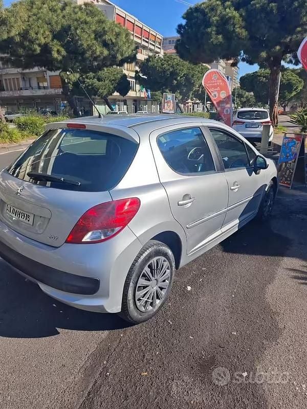 Usata Peugeot 207 75 CV (55 kW) 2012 Grigio Utilitaria