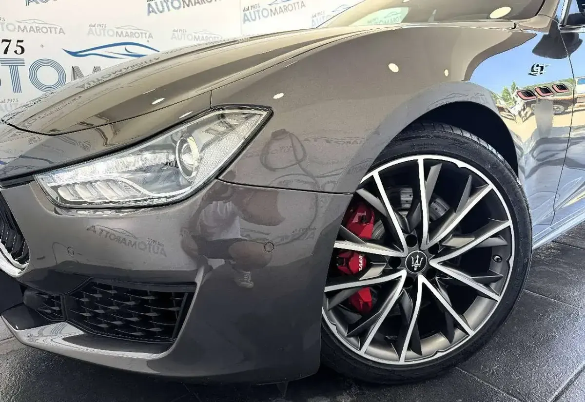 Usata Maserati Ghibli GT 330 CV (242 kW) 2023 Grigio Berlina