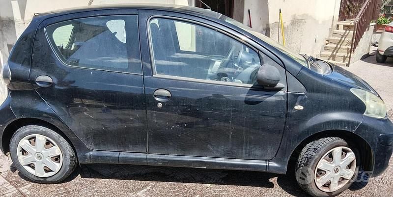 Usata Toyota Aygo 68 CV (50 kW) 2009 Nero Utilitaria