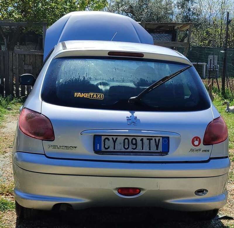 Usata 2005 Peugeot 206 S Tre volumi | 2000 € (Buon prezzo) - Immagine 1/4