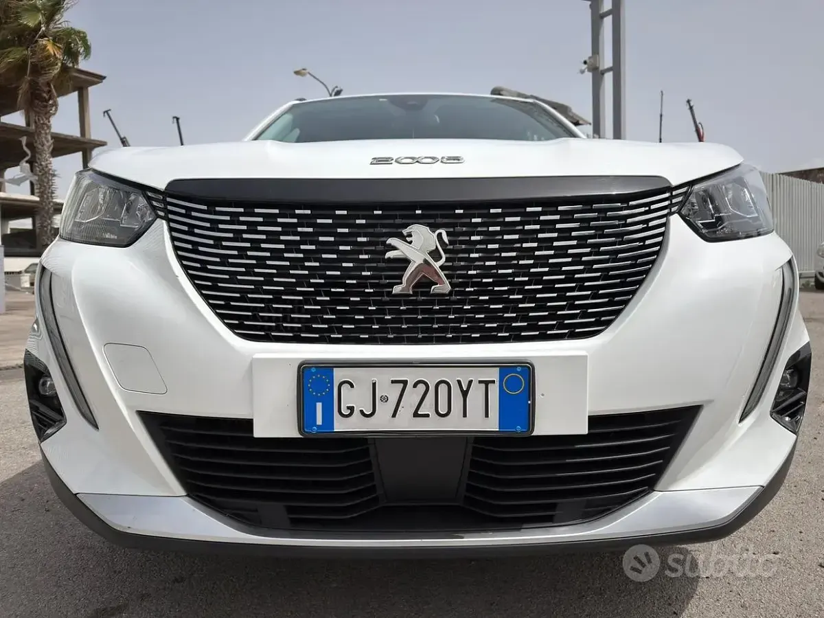 Usata Peugeot 2008 Allure 131 CV (96 kW) 2022 Bianco SUV
