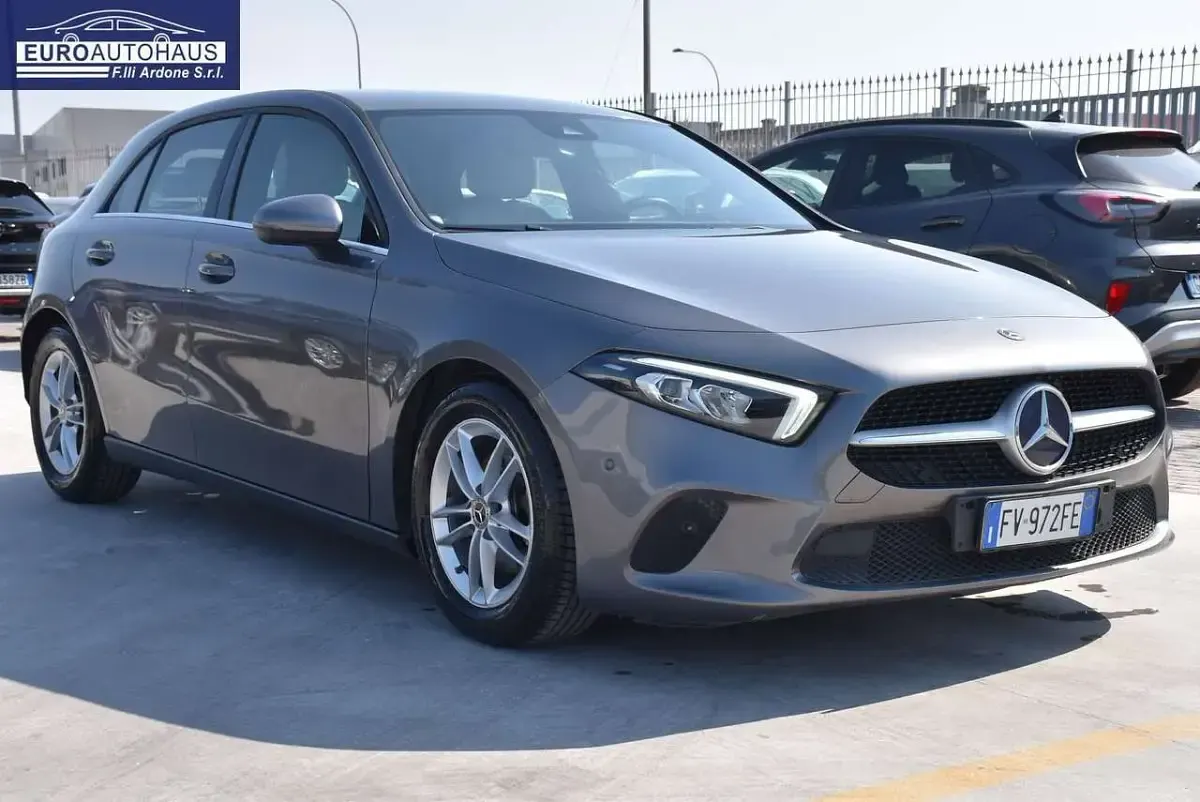 Usata Mercedes A180 Business 116 CV (85 kW) 2019 Grigio Berlina