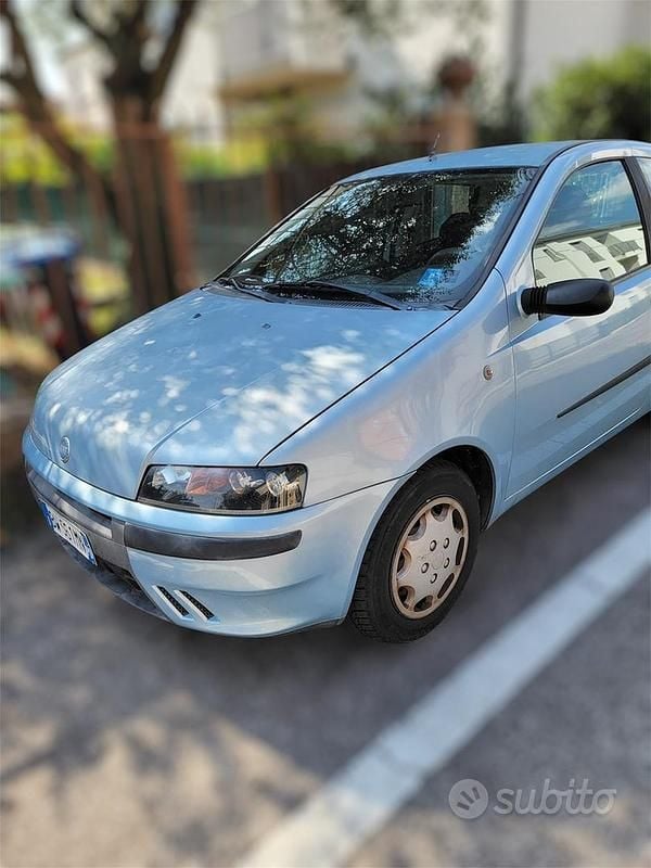 Usata Fiat Punto 80 CV (58 kW) 2002 Blu Utilitaria