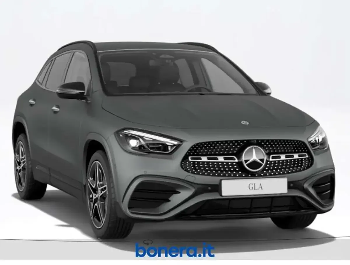 Nuova Mercedes GLA200 AMG line 150 CV (110 kW) 2026 Grigio montagna magno manufakt SUV