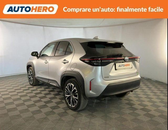 Usata Toyota Yaris Cross Lounge 92 CV (67 kW) 2022 Grigio SUV