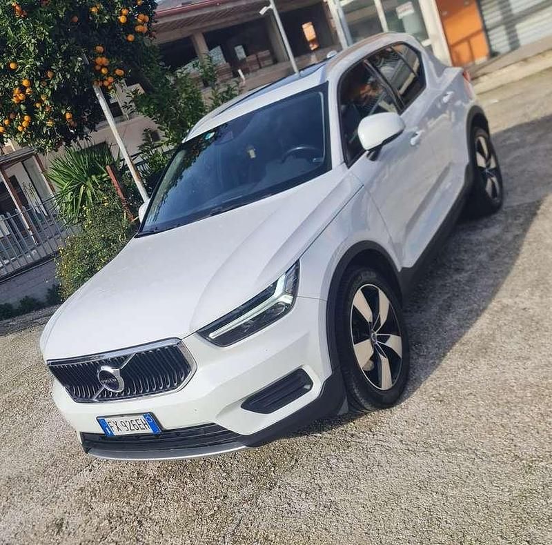 Bianco Usata 2019 Volvo XC40 Momentum SUV | 19.500 € (Molto cara) - Immagine 1/4