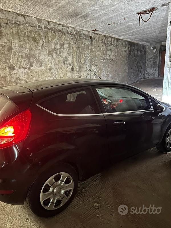 Usata Ford Fiesta 96 CV (70 kW) 2009 Nero Utilitaria