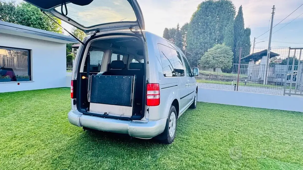 Usata VW Caddy 102 CV (75 kW) 2015 Grigio Monovolume