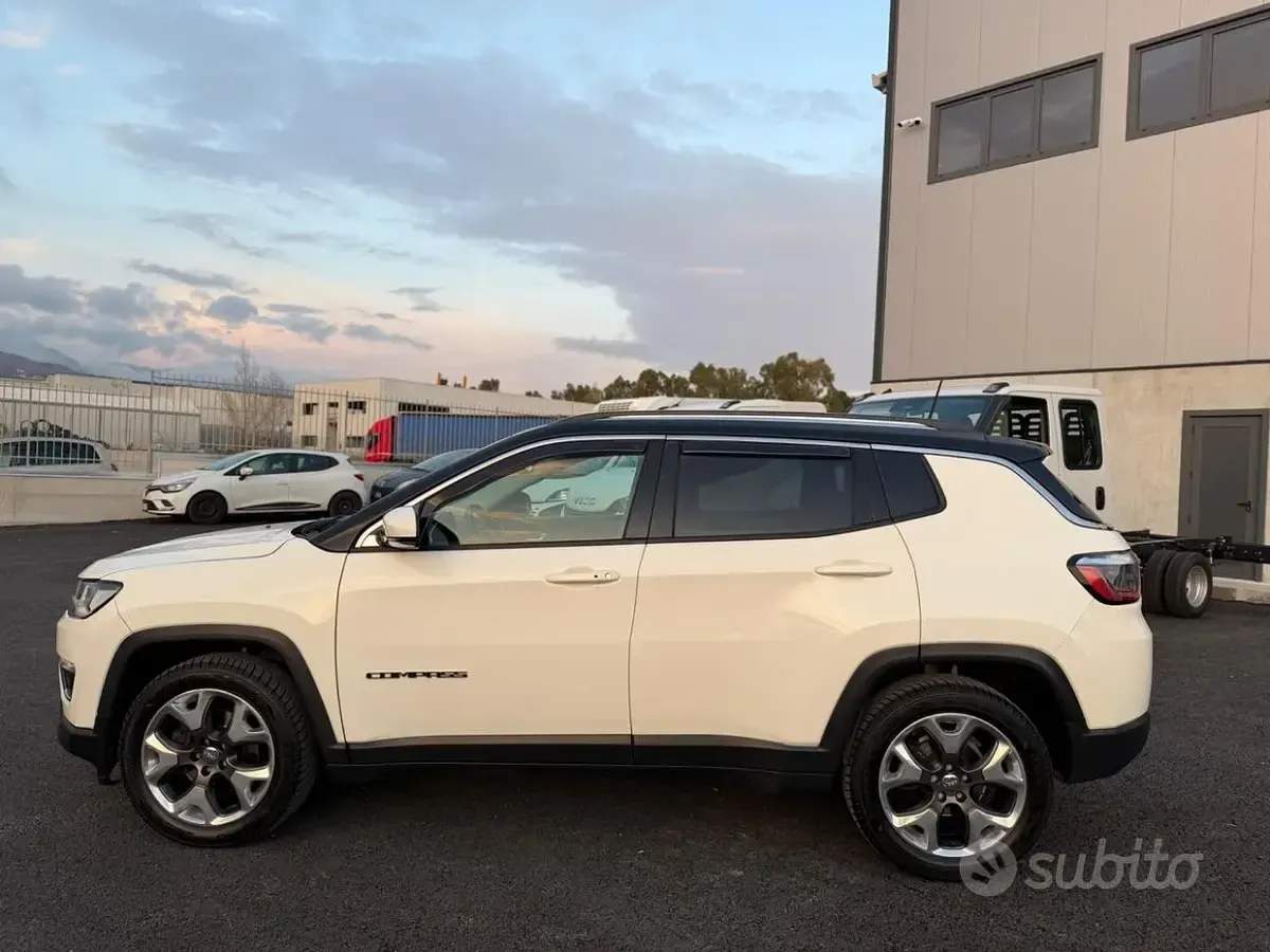 Usata Jeep Compass Limited 120 CV (88 kW) 2018 Beige SUV