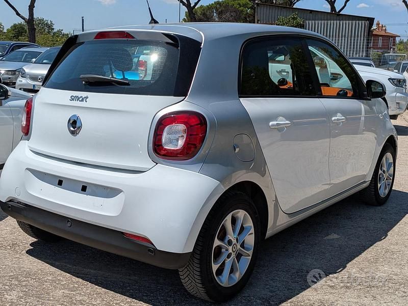 Usata Smart ForFour 71 CV (52 kW) 2017 Bianco(met.) Utilitaria