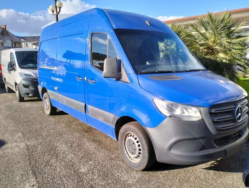 Usata Mercedes Sprinter 114 CV (83 kW) 2020 Blu pastello Furgone