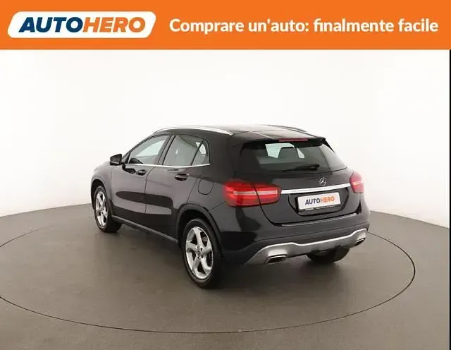 Usata Mercedes GLA180 110 CV (80 kW) 2017 Nero SUV