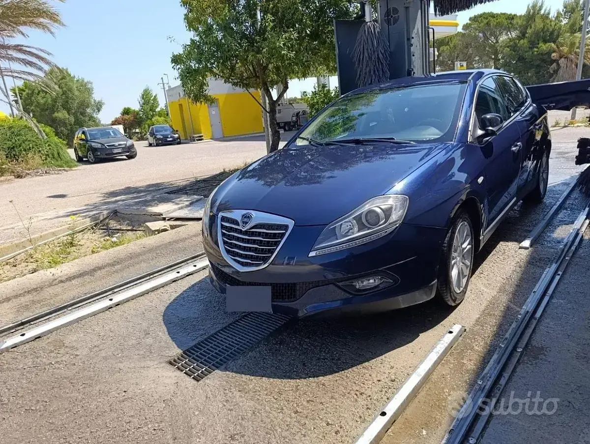 Usata Lancia Delta 120 CV (88 kW) 2012 Blu Utilitaria
