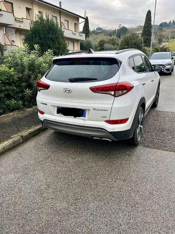 Usata Hyundai Tucson Comfort 136 CV (100 kW) 2016 Bianco SUV