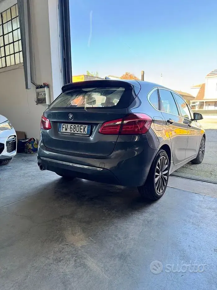 Usata BMW 216 Active Tourer Luxury Line 116 CV (85 kW) 2019 Grigio Monovolume