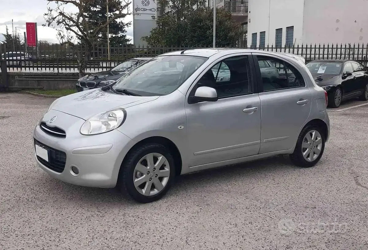Usata Nissan Micra Acenta 98 CV (72 kW) 2012 Grigio Utilitaria