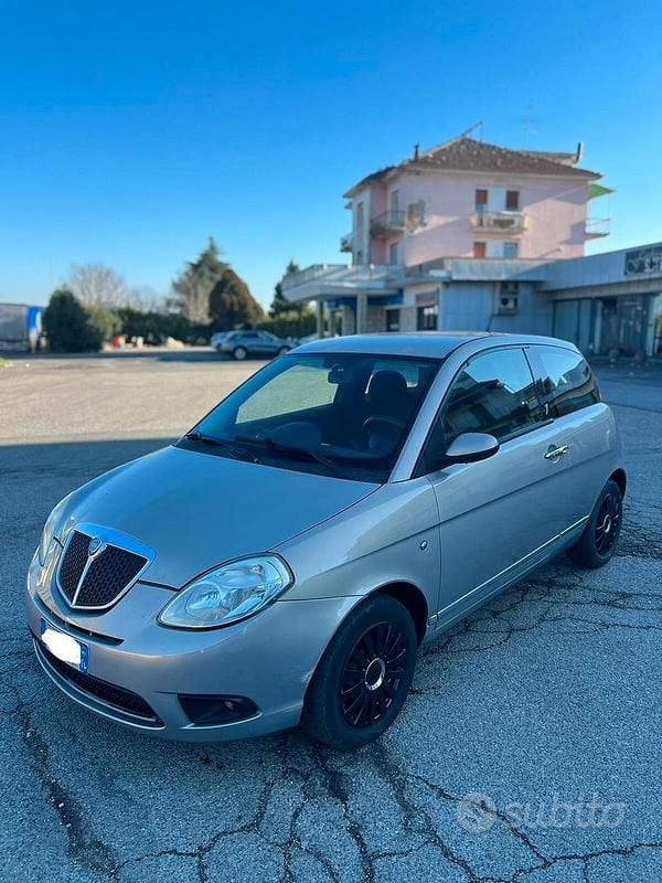 Usata Lancia Ypsilon 77 CV (56 kW) 2008 Marrone Utilitaria