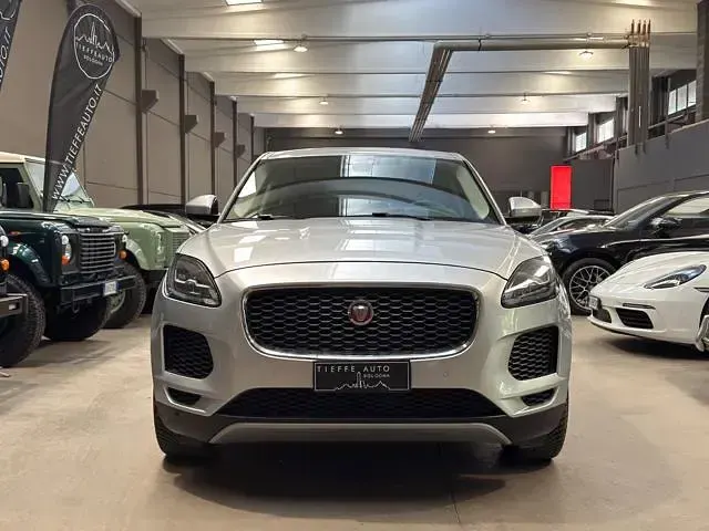 Usata Jaguar E-Pace R-Dynamic 179 CV (131 kW) 2019 Argento metallizzato SUV