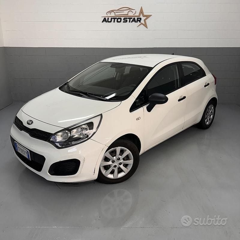 Usata Kia Rio LX 84 CV (61 kW) 2012 Bianco Berlina