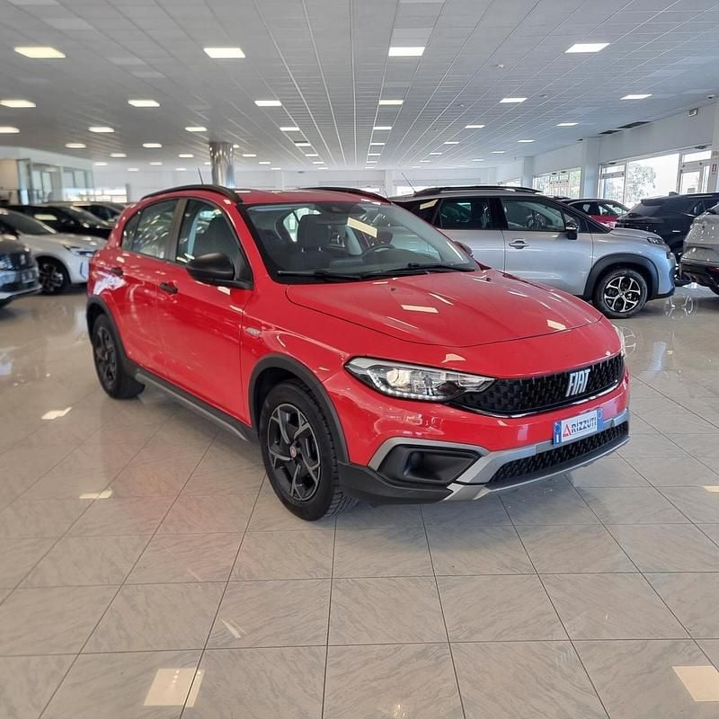 Usata Fiat Tipo Cross 95 CV (69 kW) 2021 Rosso Berlina